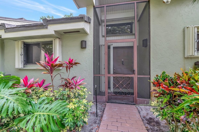 view of exterior entry with stucco siding