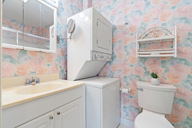 727 High Point Blvd N Unit D, Delray Beach, FL 33445 - bathroom featuring wallpapered walls, toilet, and vanity