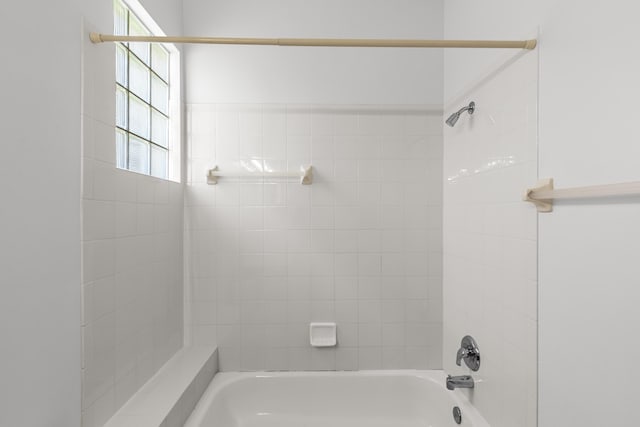 bathroom with shower / washtub combination