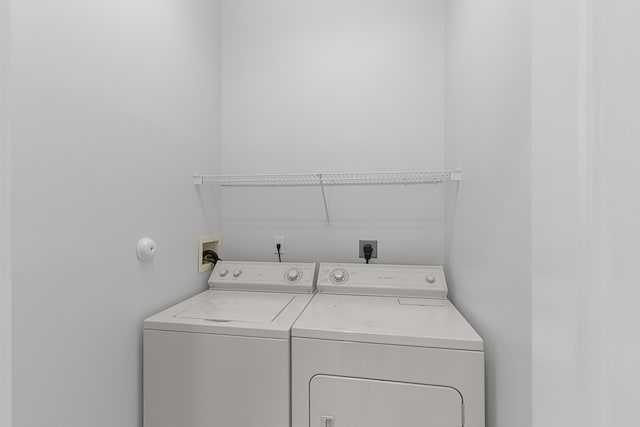 washroom with laundry area and washer and clothes dryer