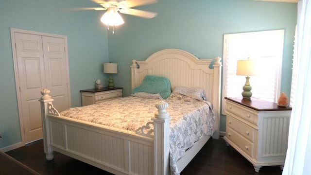 bedroom featuring dark wood finished floors and a ceiling fan