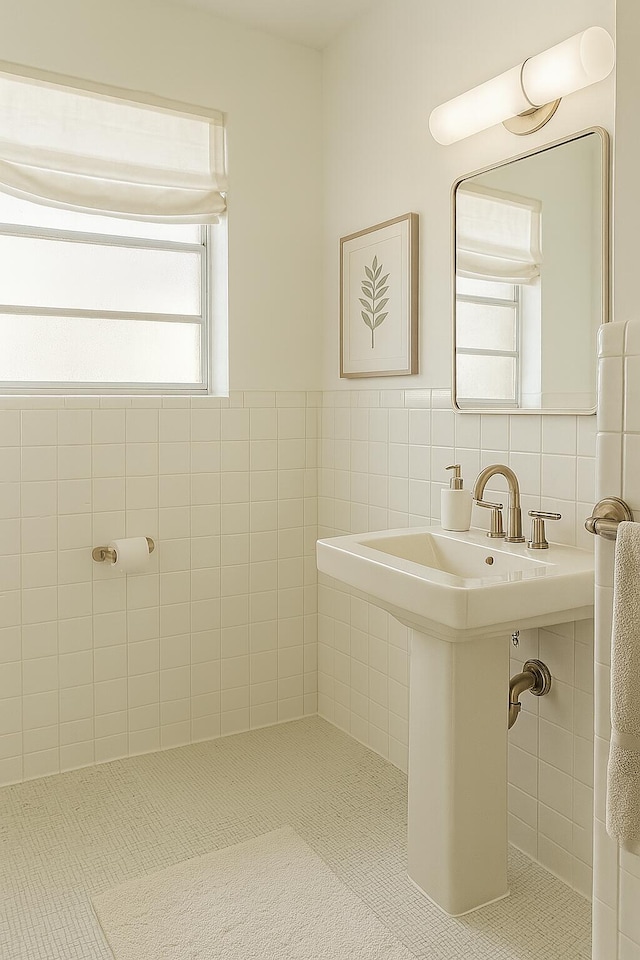 2076 E Main St, Pahokee, FL 33476 - bathroom with a sink