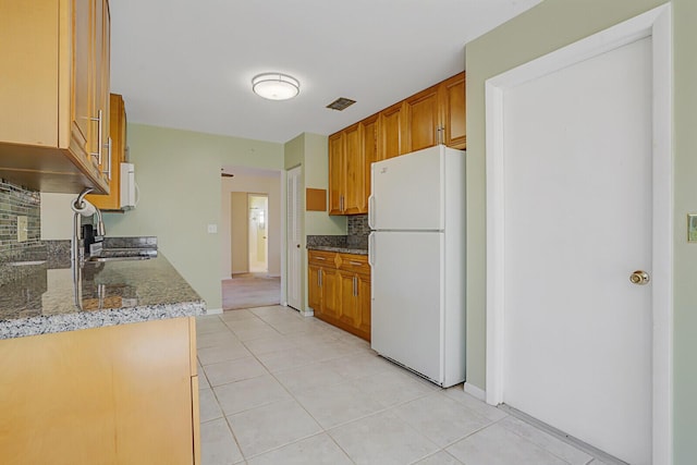 4475 Pine Park Cir, Lake Worth, FL 33467 - kitchen featuring visible vents, a sink, freestanding refrigerator, light tile patterned flooring, and decorative backsplash