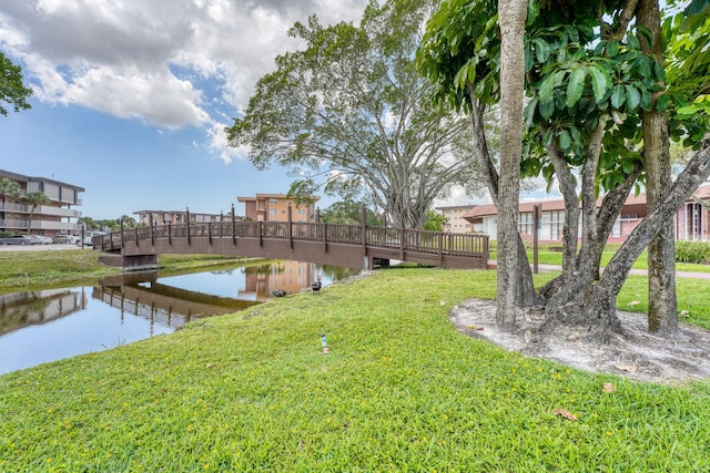 view of yard featuring a water view