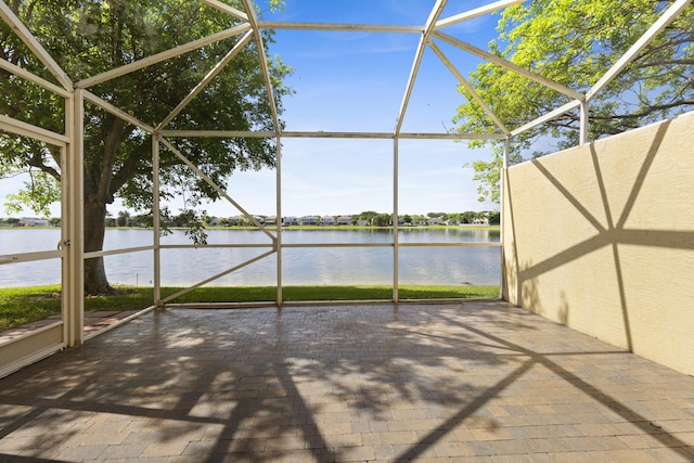 154 Berenger Walk, Royal Palm Beach, FL 33414 - unfurnished sunroom featuring a water view