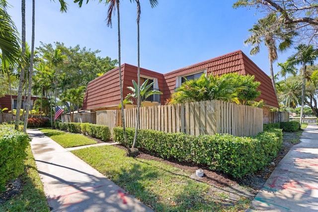 9940 NW 6th Pl, Plantation, FL 33324 - view of property's community with fence