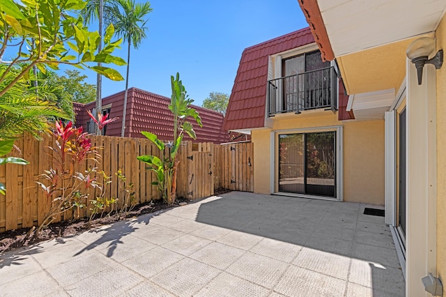 9940 NW 6th Pl, Plantation, FL 33324 - view of patio / terrace featuring a gate, a balcony, and fence