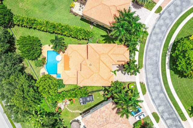 drone / aerial view of a pool area