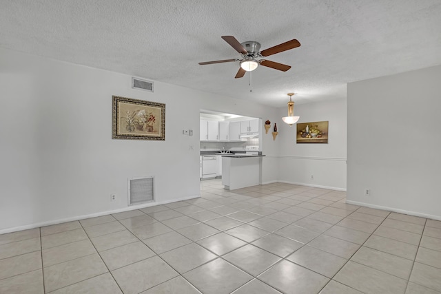436 Pine Glen Ln Unit C-2, Greenacres, FL 33463 - unfurnished living room with baseboards, visible vents, a textured ceiling, and ceiling fan