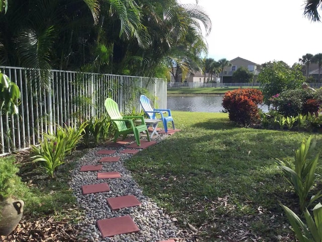 view of yard featuring a water view