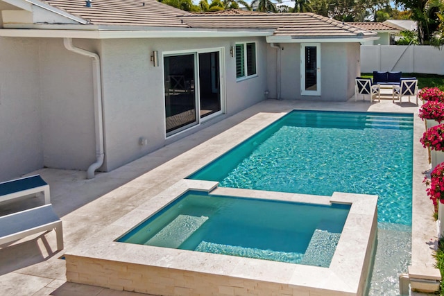 6611 NE 21st Ln, Fort Lauderdale, FL 33308 - view of pool featuring outdoor lounge area, fence, a pool with connected hot tub, and a patio area