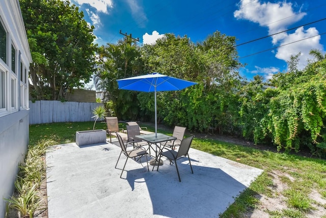340 Russlyn Dr, West Palm Beach, FL 33405 - view of patio / terrace featuring outdoor dining area