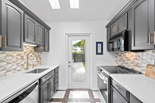 3510 Embassy Dr, West Palm Beach, FL 33401 - kitchen featuring a sink, light countertops, backsplash, and stainless steel appliances