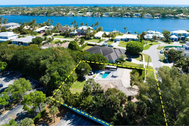 11753 Landing Pl, Palm Beach Gardens, FL 33408 - aerial perspective of suburban area featuring property parcel outlined and a large body of water