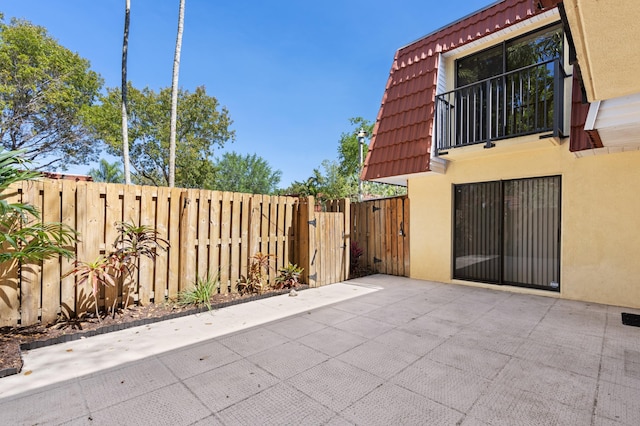 9919 NW 6th Ct, Plantation, FL 33324 - view of patio / terrace with a gate and fence