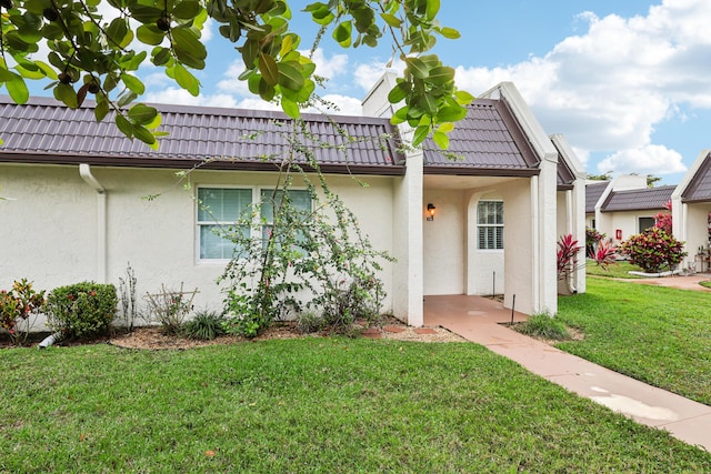 206 Lake Susan Ln, West Palm Beach, FL 33411 - view of front facade featuring stucco siding, a front lawn, and a tiled roof