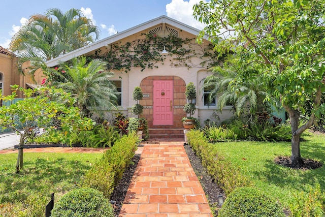 426 30th St, West Palm Beach, FL 33407 - view of front facade with stucco siding and a front yard