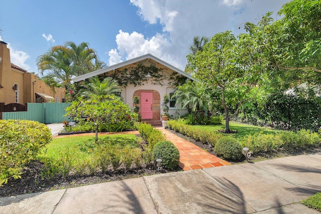426 30th St, West Palm Beach, FL 33407 - view of front facade with stucco siding and a front yard