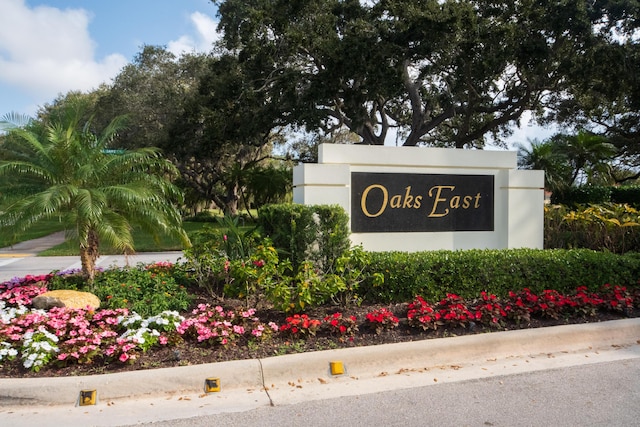 view of community / neighborhood sign