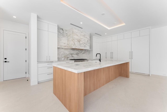 880 NE 3rd Ave, Boca Raton, FL 33432 - kitchen with modern cabinets, backsplash, a spacious island, recessed lighting, and a sink