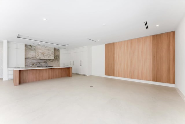 880 NE 3rd Ave, Boca Raton, FL 33432 - unfurnished living room featuring a sink