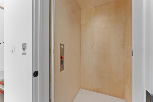 880 NE 3rd Ave, Boca Raton, FL 33432 - bathroom with elevator