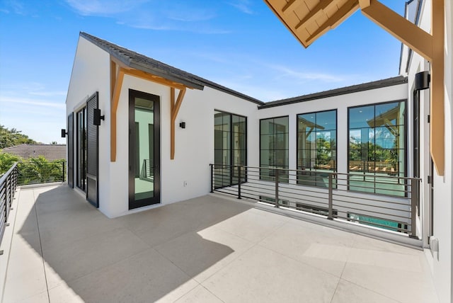 880 NE 3rd Ave, Boca Raton, FL 33432 - view of patio / terrace with a balcony