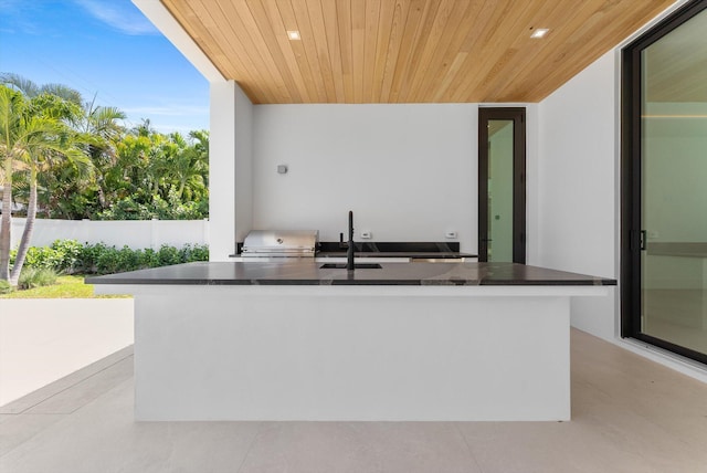 880 NE 3rd Ave, Boca Raton, FL 33432 - view of patio / terrace featuring area for grilling and fence