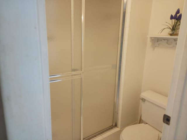 2231 NW 34th Ter, Coconut Creek, FL 33066 - full bathroom featuring a shower stall and toilet