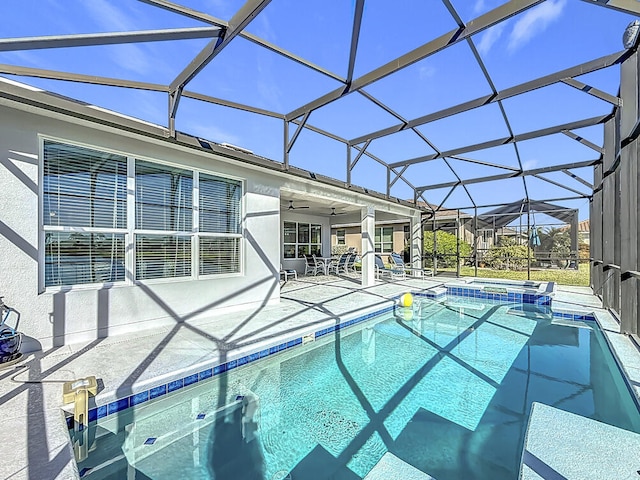 view of swimming pool featuring a lanai, a patio area, a pool with connected hot tub, and ceiling fan
