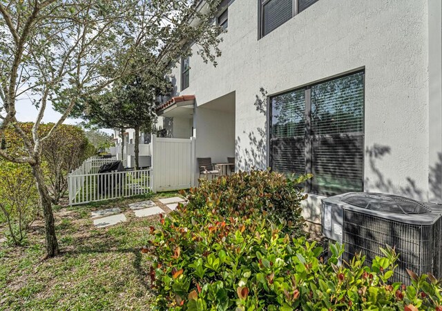 1012 Willow Pl, Riviera Beach, FL 33410 - view of yard featuring central AC unit and fence