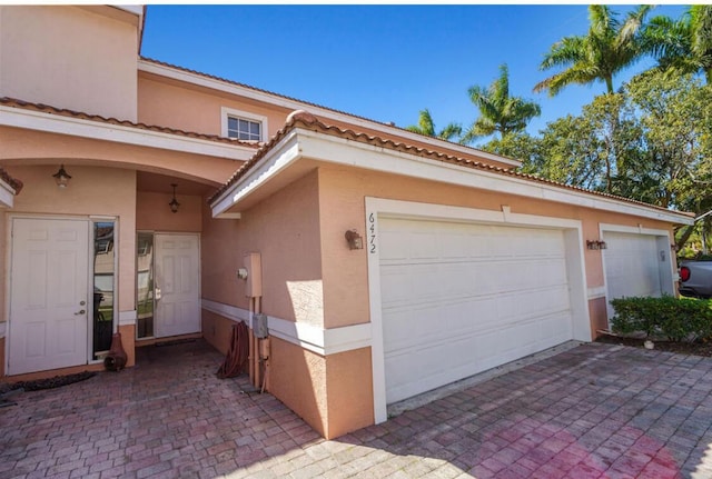 garage featuring decorative driveway