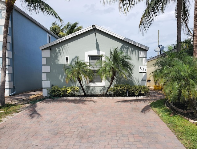 view of front of home featuring stucco siding