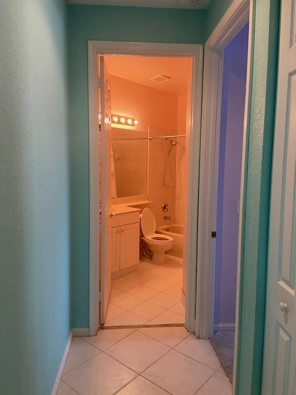 8047 Brindisi Ln, Boynton Beach, FL 33472 - corridor featuring light tile patterned flooring and baseboards