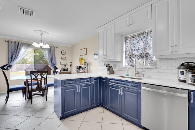 kitchen featuring visible vents, a sink, blue cabinets, an inviting chandelier, and stainless steel dishwasher