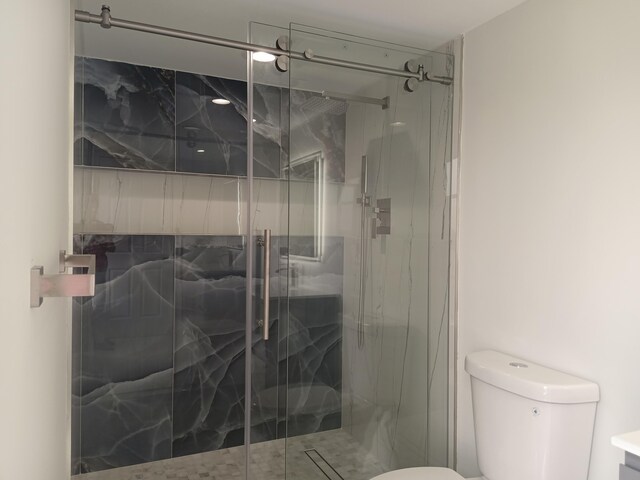 7240 Huntington Ln Unit 408, Delray Beach, FL 33446 - bathroom featuring toilet and a marble finish shower
