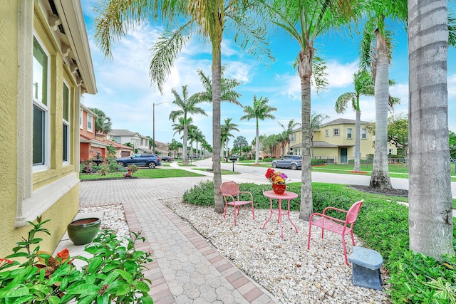 view of home's community featuring a residential view