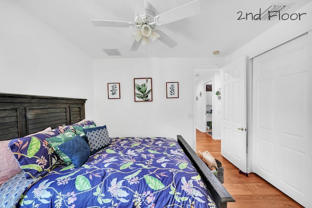bedroom featuring visible vents, wood finished floors, and a ceiling fan