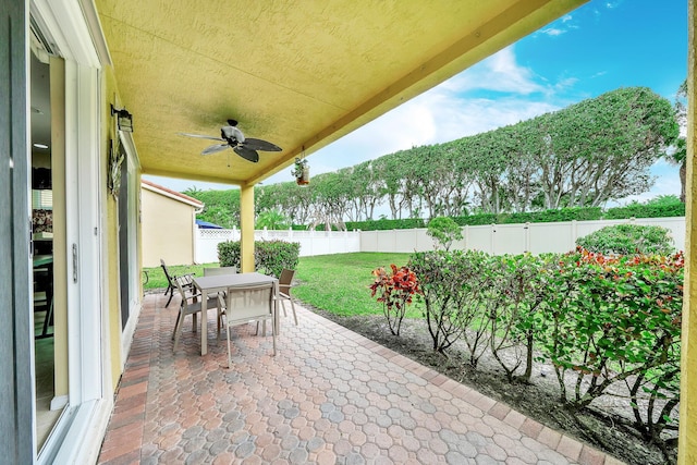 view of patio featuring a ceiling fan, a fenced backyard, and outdoor dining area