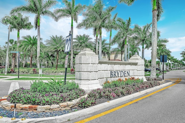 view of community / neighborhood sign