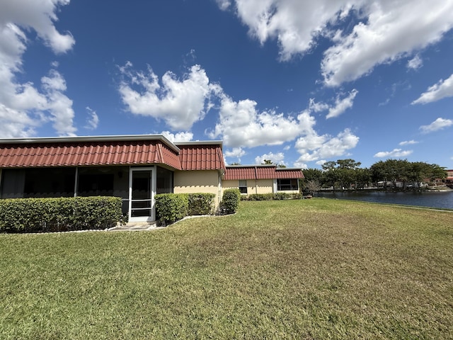 view of yard featuring a water view