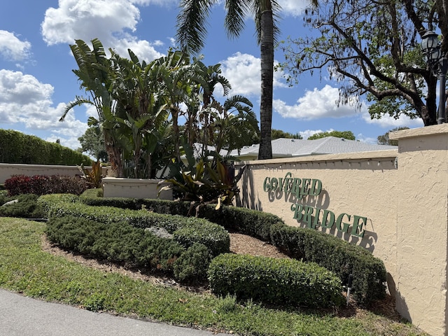 view of community / neighborhood sign