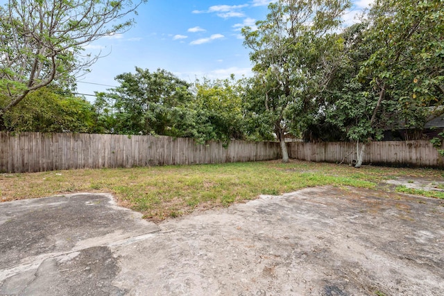 1134 NW 18th Ave, Fort Lauderdale, FL 33311 - view of yard with fence