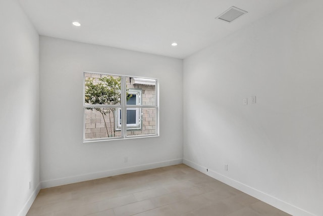 unfurnished room with visible vents, recessed lighting, and baseboards
