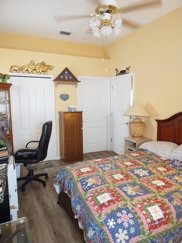 1047 NW Tuscany Dr, Port Saint Lucie, FL 34986 - bedroom featuring visible vents, a closet, wood finished floors, and a ceiling fan