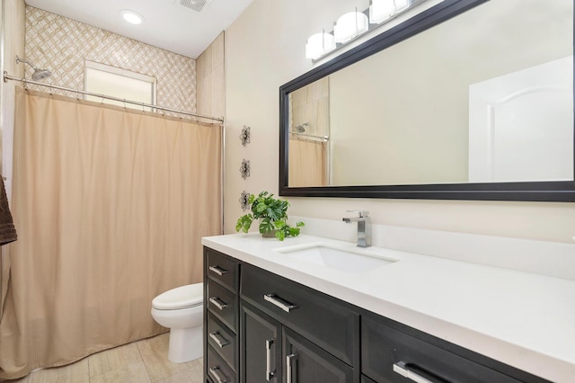 full bathroom with a shower with curtain, visible vents, toilet, and vanity