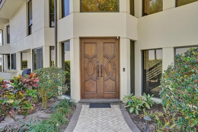 entrance to property with stucco siding