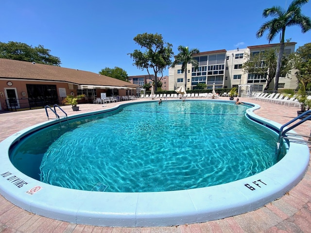2841 Somerset Dr Unit 217, Lauderdale Lakes, FL 33311 - community pool with a patio