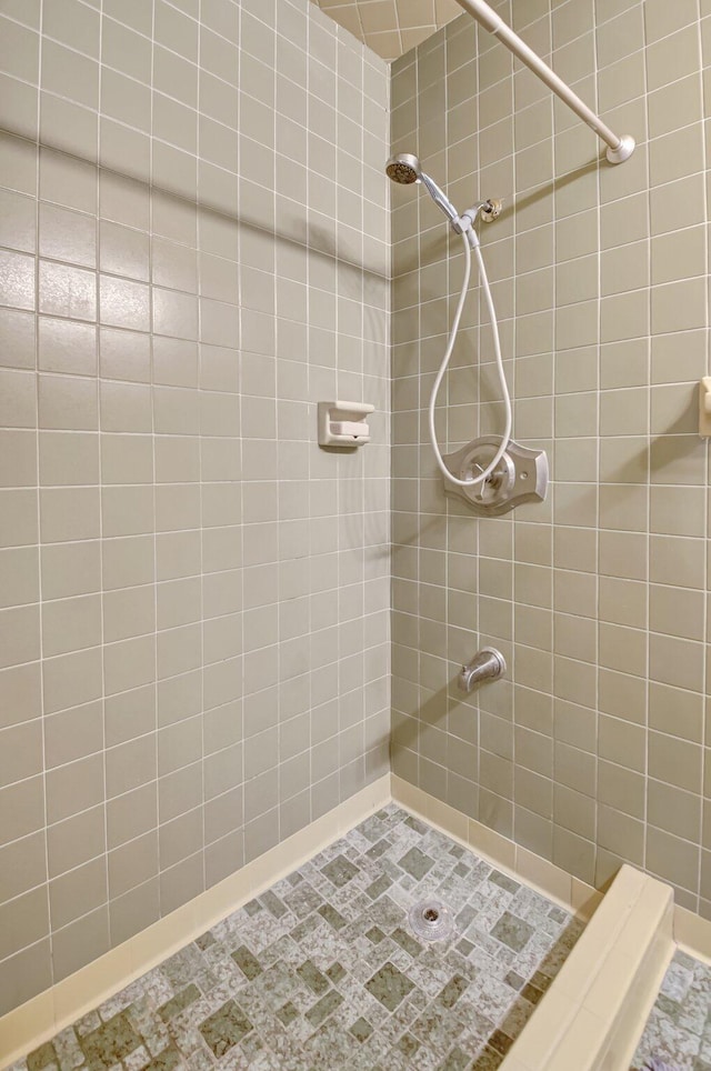 630 Glenridge Dr, West Palm Beach, FL 33405 - full bath featuring a tile shower