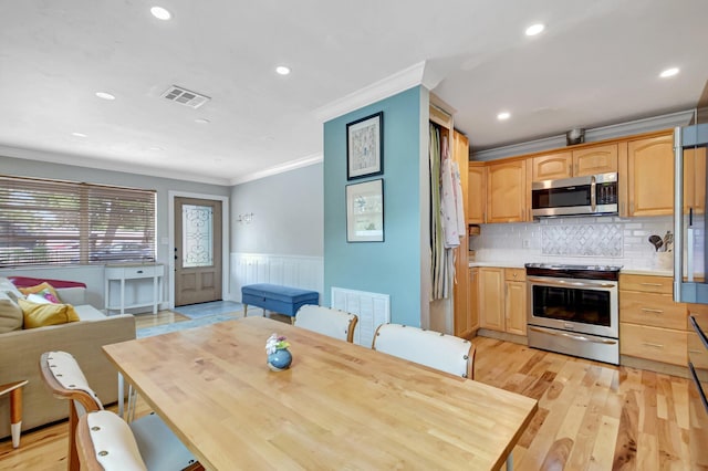 630 Glenridge Dr, West Palm Beach, FL 33405 - dining area with ornamental molding, visible vents, recessed lighting, and light wood finished floors